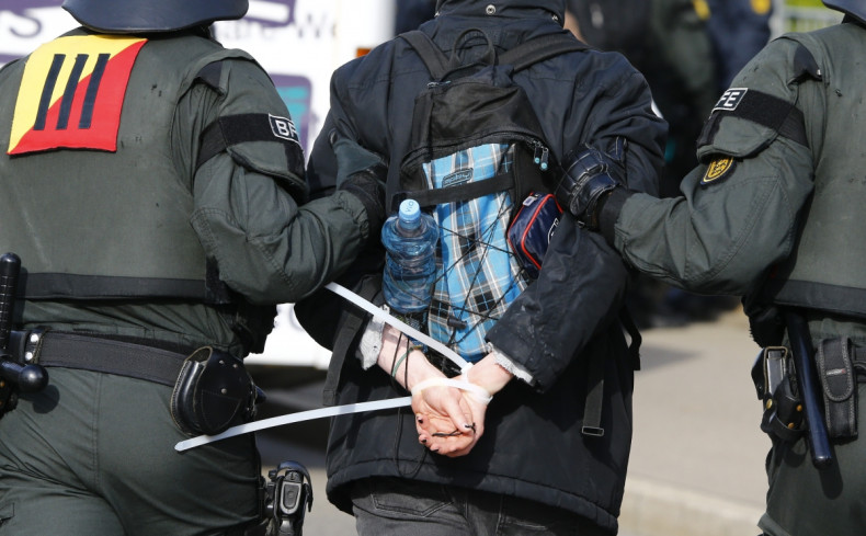 Protester arrested outside AfD conference