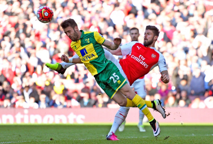 Pinto beats Giroud to the ball