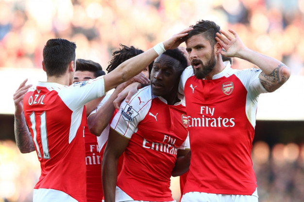 Giroud celebrates Welbeck's goal Giroud celebrates Welbeck's goal