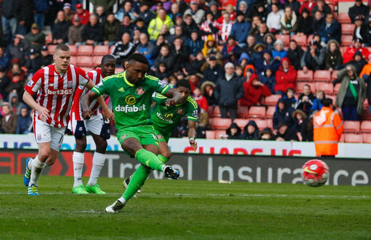 Jermain Defoe scores from the spot