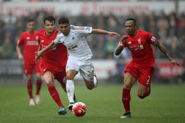 Jefferson Montero dribbles with the ball Jefferson Montero dribbles with the ball