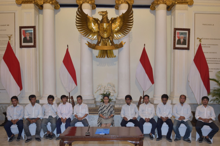 Indonesian sailors freed by Abu Sayyaf Indonesian sailors freed by Abu Sayyaf