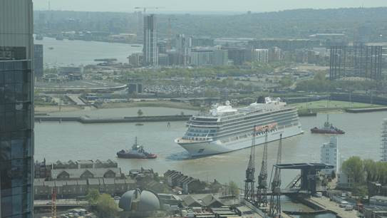 Viking Sea turning in the Thames