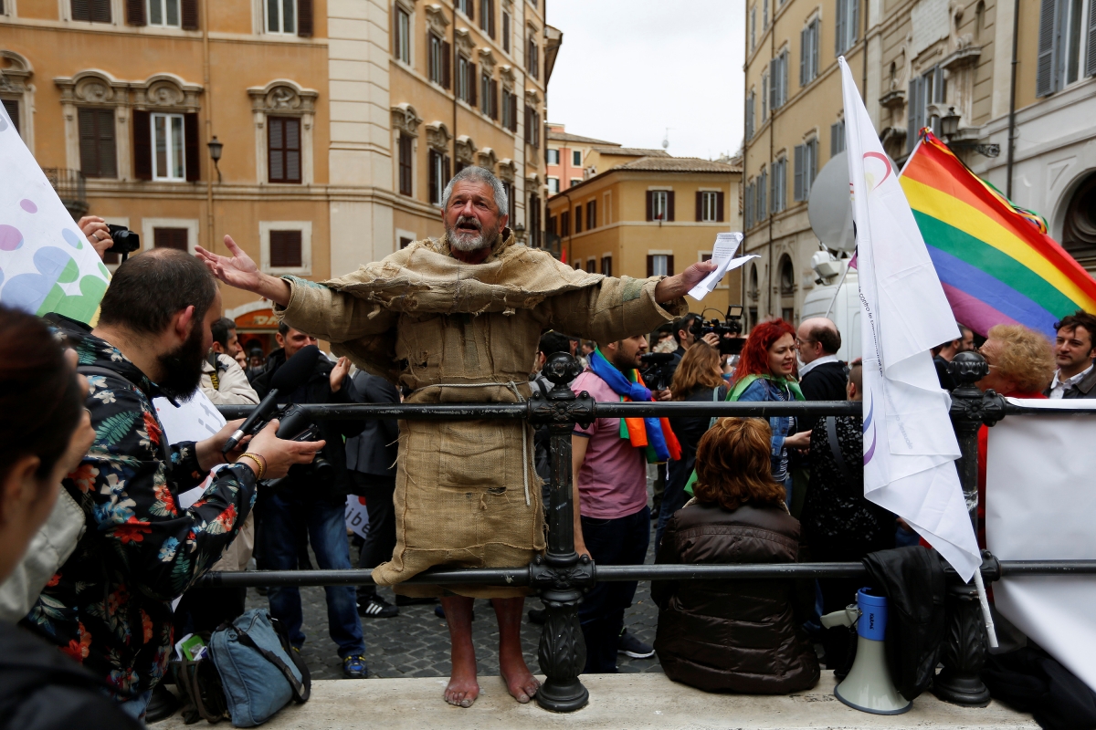 Italian lawmakers back same-sex unions in vote of confidence for PM Matteo  Renzi | IBTimes UK