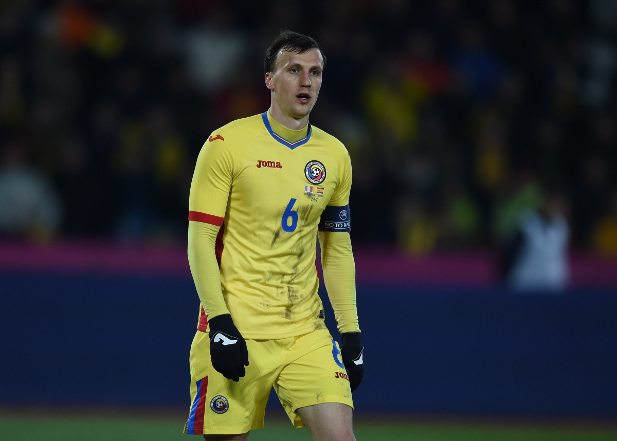 Vlad Chiriches - Trung Vệ Đội Trưởng Của Romania Hành Trình Tỏa Sáng và Ảnh Hưởng