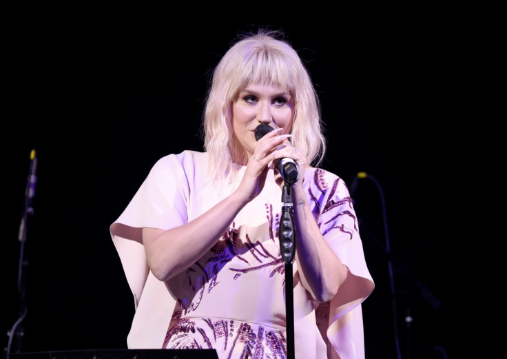 Kesha performance