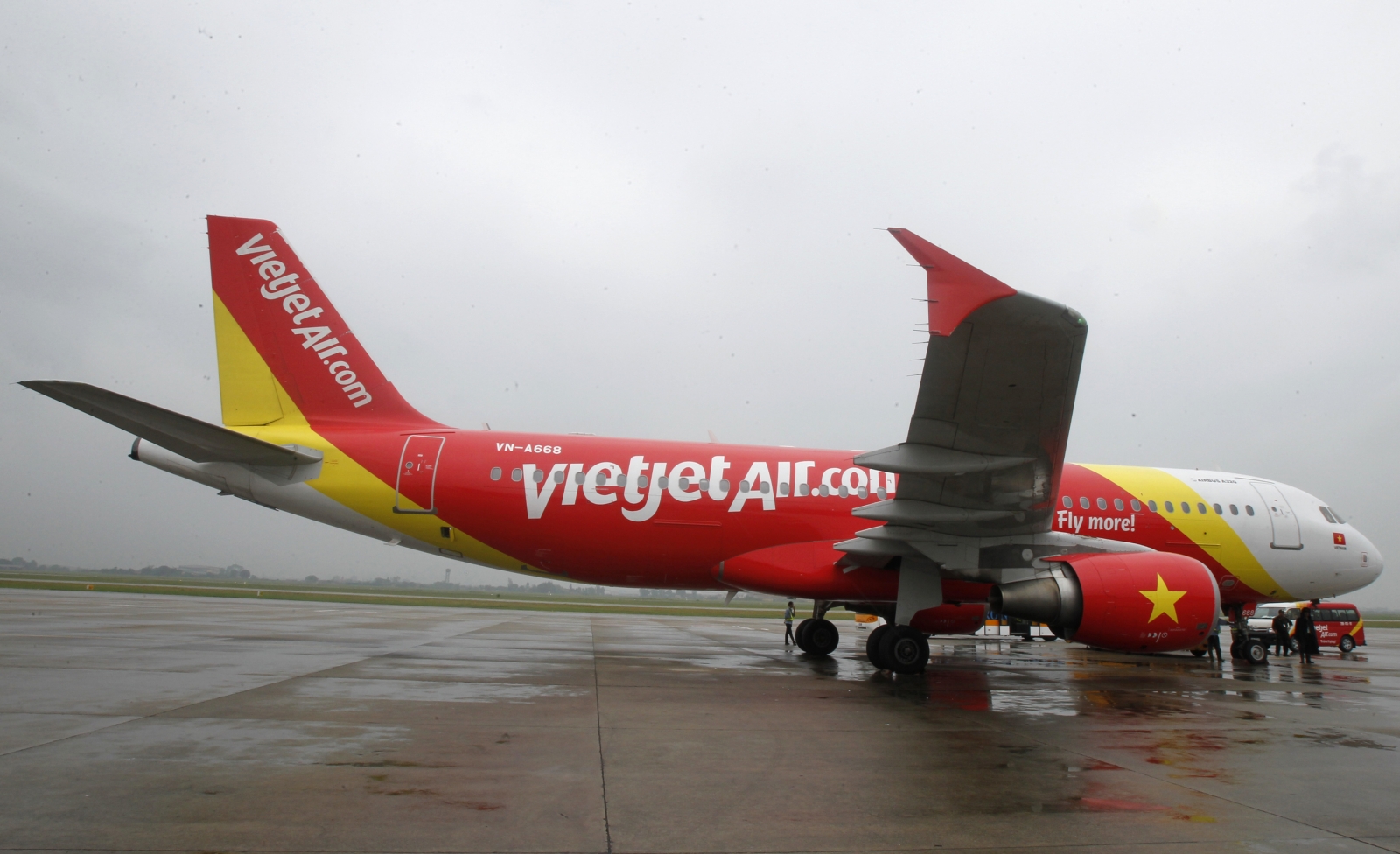 Boeing and VietJet sign $11.3bn deal for 100 airplanes in the presence of US President Barack Obama Boeing and VietJet sign $11.3bn deal for 100 airplanes in the presence of US President Barack Obama