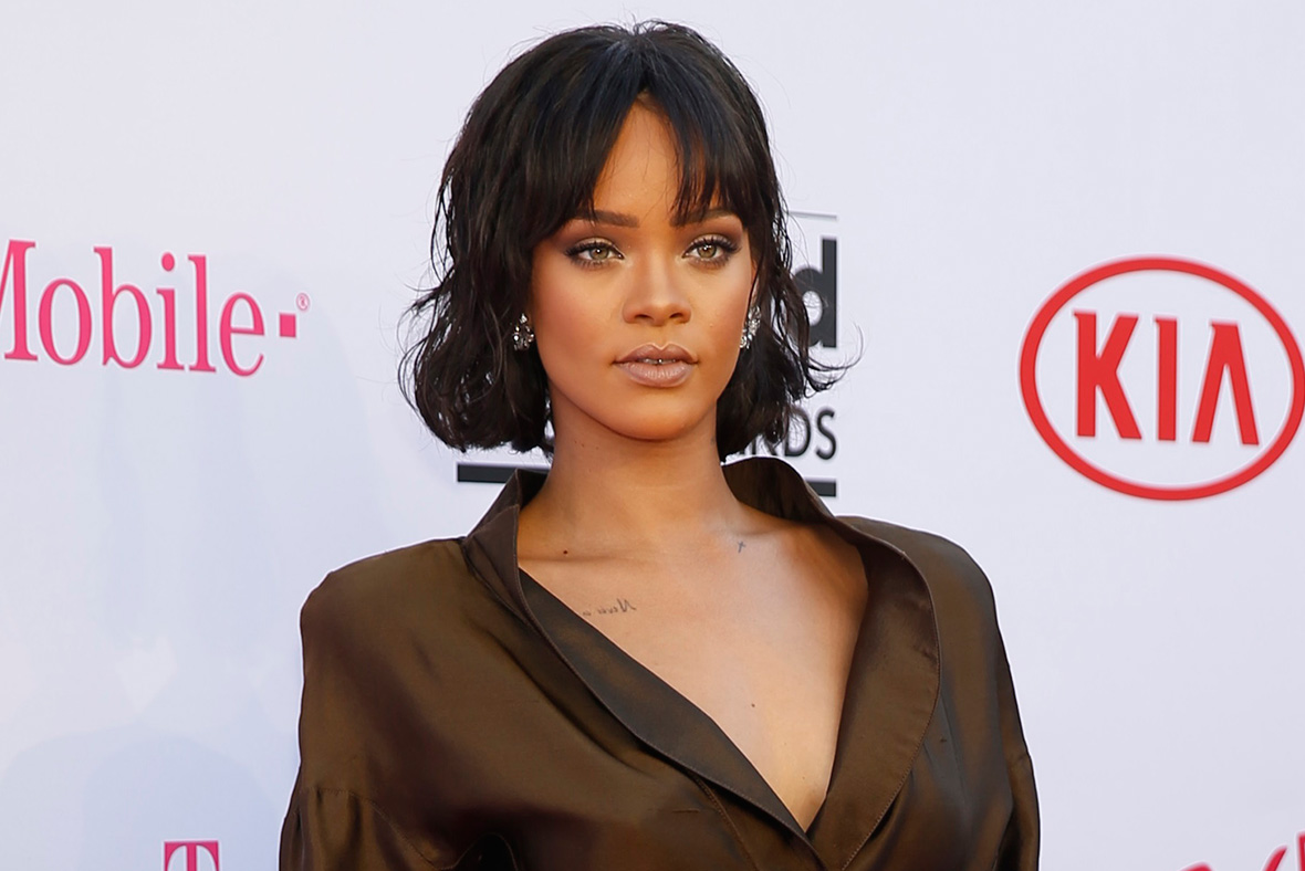 Rihanna Unfollows Jennifer Lopez On Instagram Amid Drake And Jlo Dating Rumours