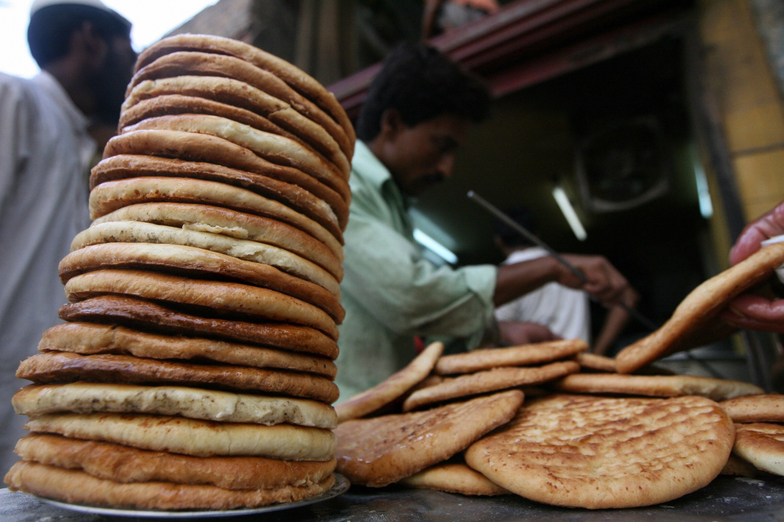 india-orders-inquiry-into-burgers-pizzas-and-bread-containing-cancer