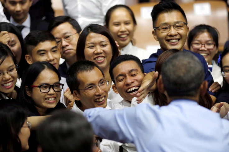 Obama meets young Vietnamese leaders