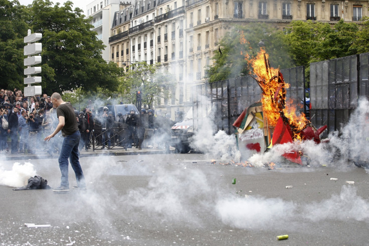 Tear gas fired by French riot police Tear gas fired by French riot police