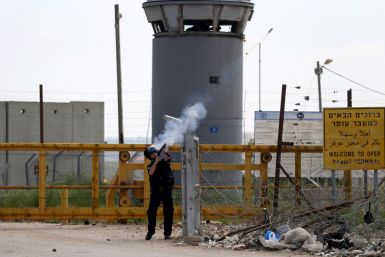Palestinian professor remains imprisoned in Israel despite court order