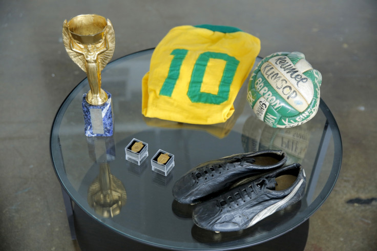 Pele auction