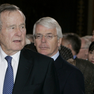 Former U.S. President George Bush (L) and former British Prime Minister Sir John Major