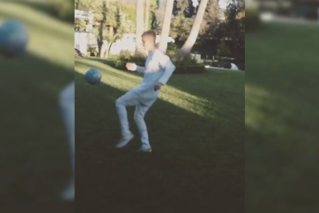 Justin Bieber and Neymar have casual kick about at pop star's house
