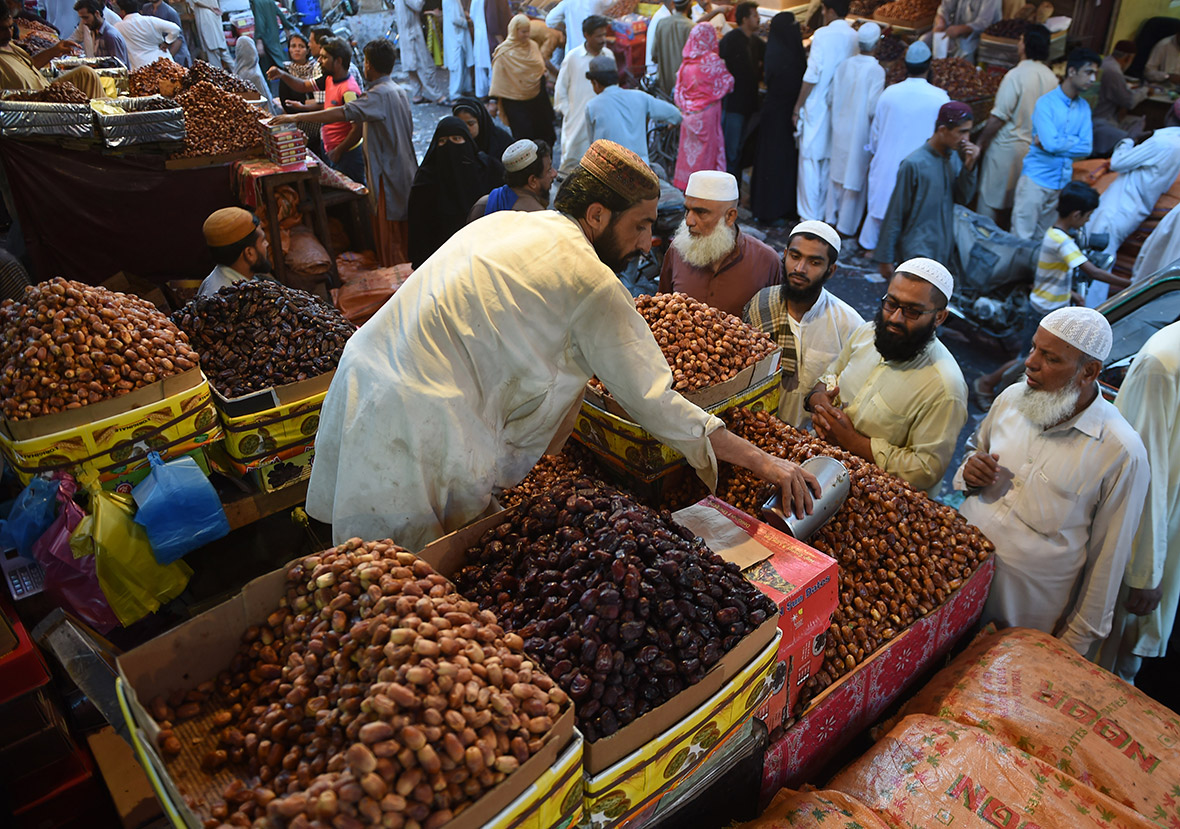 Ramadan Mubarak! Photos of Muslims around the world 