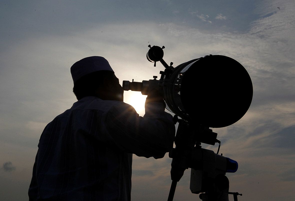 Ramadan Mubarak! Photos of Muslims around the world 