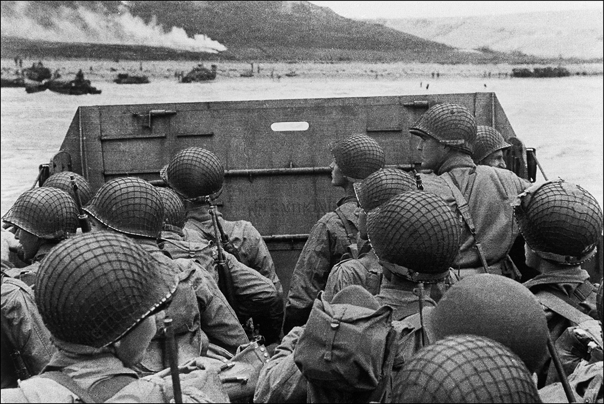 D-Day, 6 June 1944: Photos of Allied troops storming ...