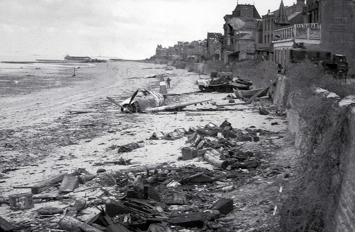 D Day Landings Powerful Photos Of Allied Troops Storming