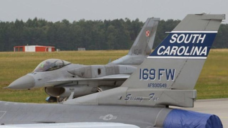 F-16C fighter jets collide