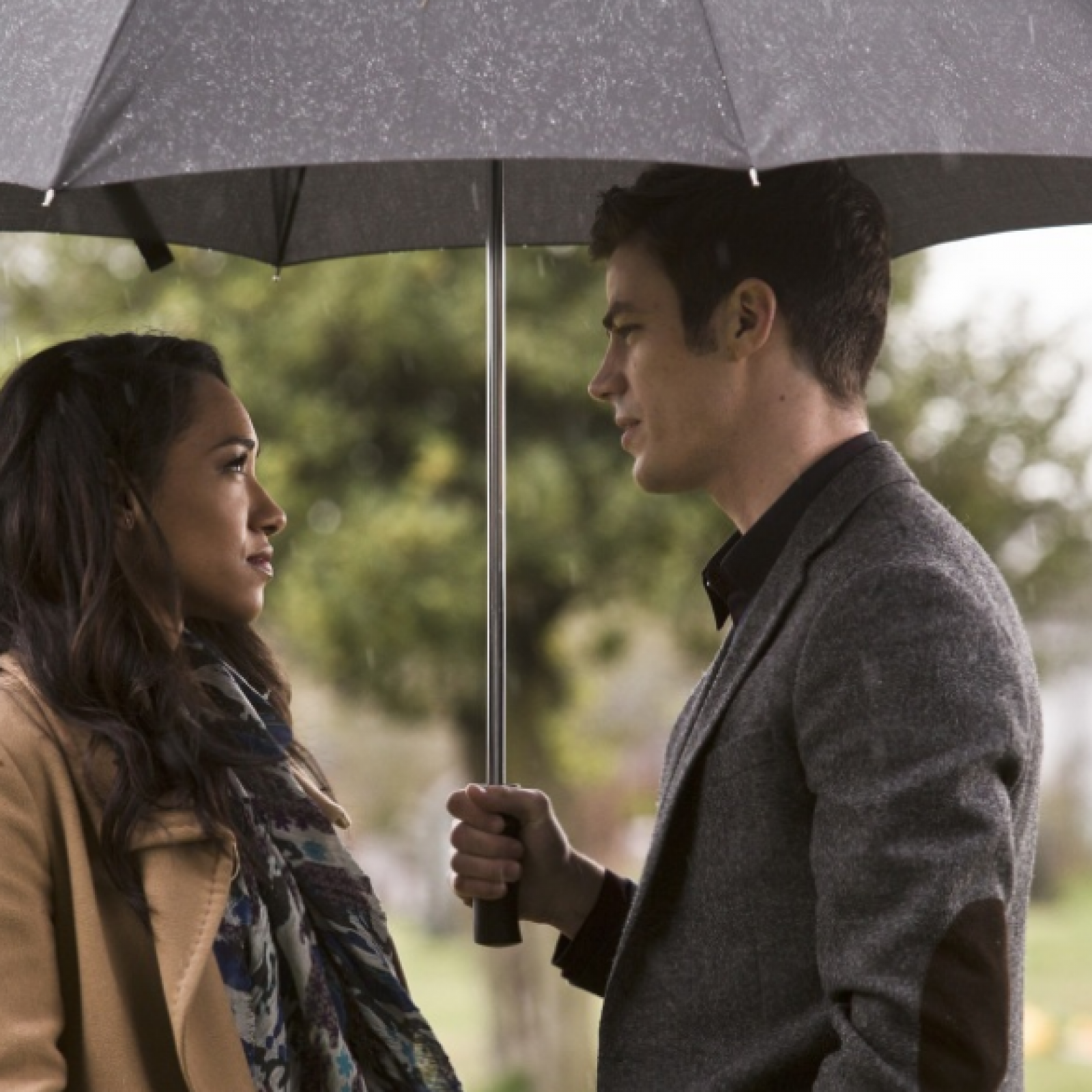 The Flash season 3: Candice Patton talks about Iris' reaction to Barry's  timeline-changing decision