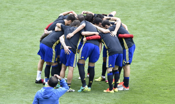 The Spanish team have a pre-match huddle