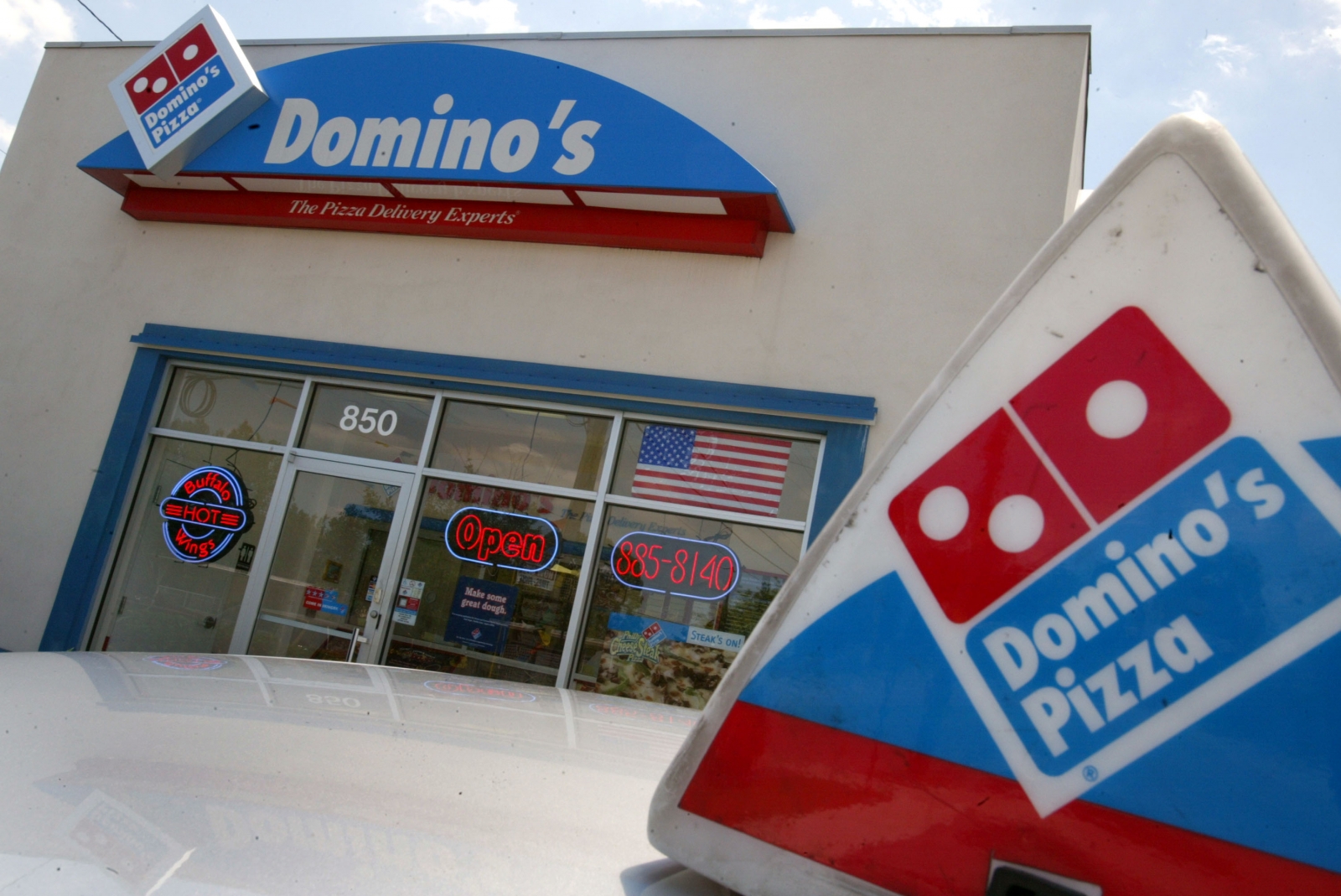Domino's ends free pizza deal with T-mobile