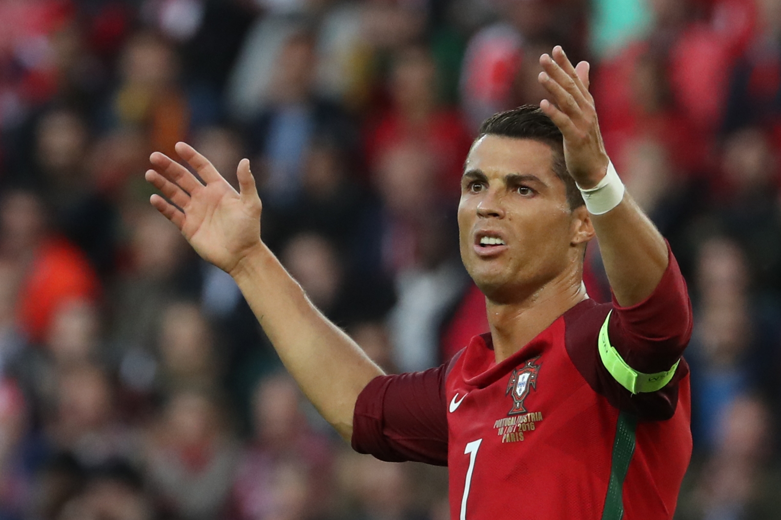 Ronaldo looks frustrated Ronaldo looks frustrated