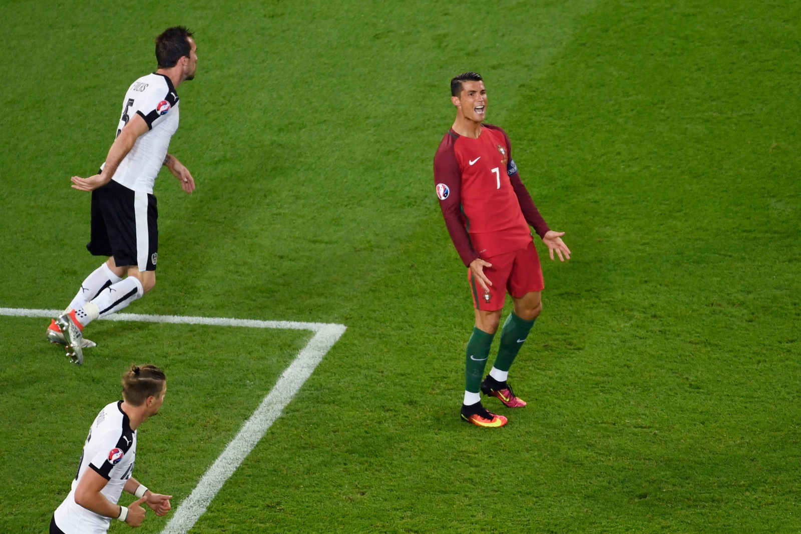 Ronaldo shows his frustration Ronaldo shows his frustration