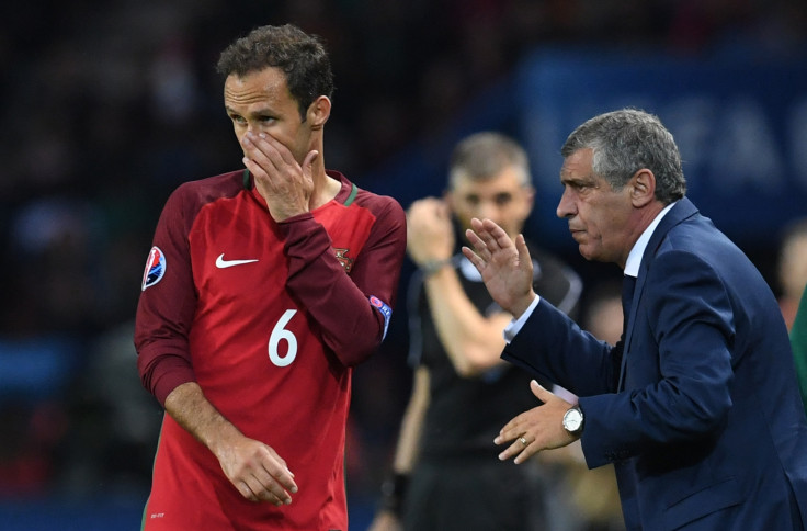 Ricardo Carvalho seeks some instructions