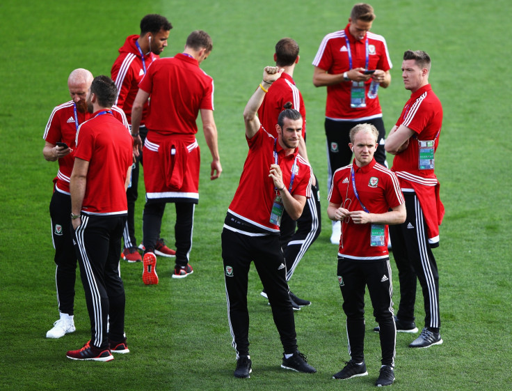 Welsh players before kick-off
