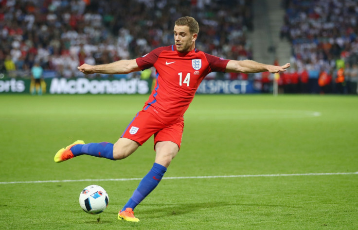 Jordan Henderson crosses the ball