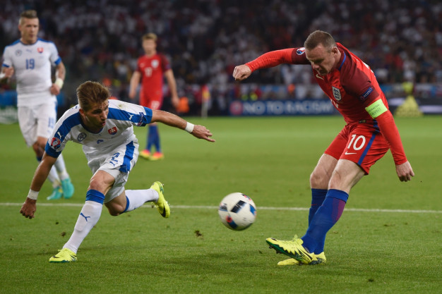 Wayne Rooney tries to create something Wayne Rooney tries to create something