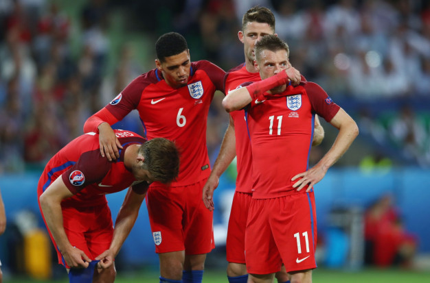 England players look frustrated England players look frustrated