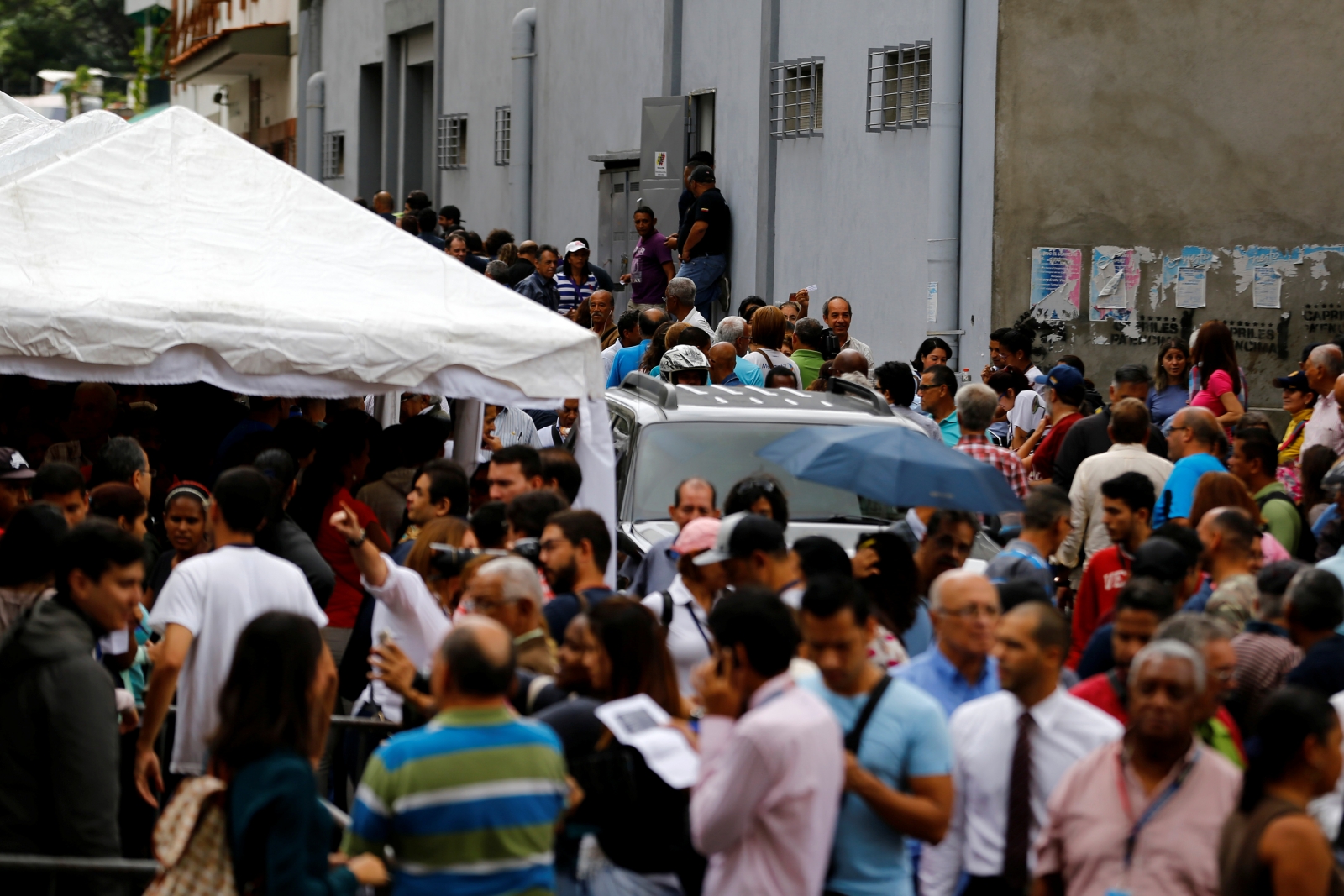 Venezuelans Line Up To Have Signatures Validated For Recall Referendum