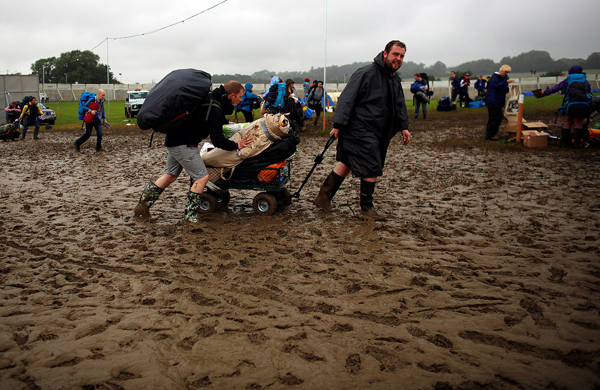 Glastonbury 2016: Traffic chaos, weather and mud create misery for festival -goers