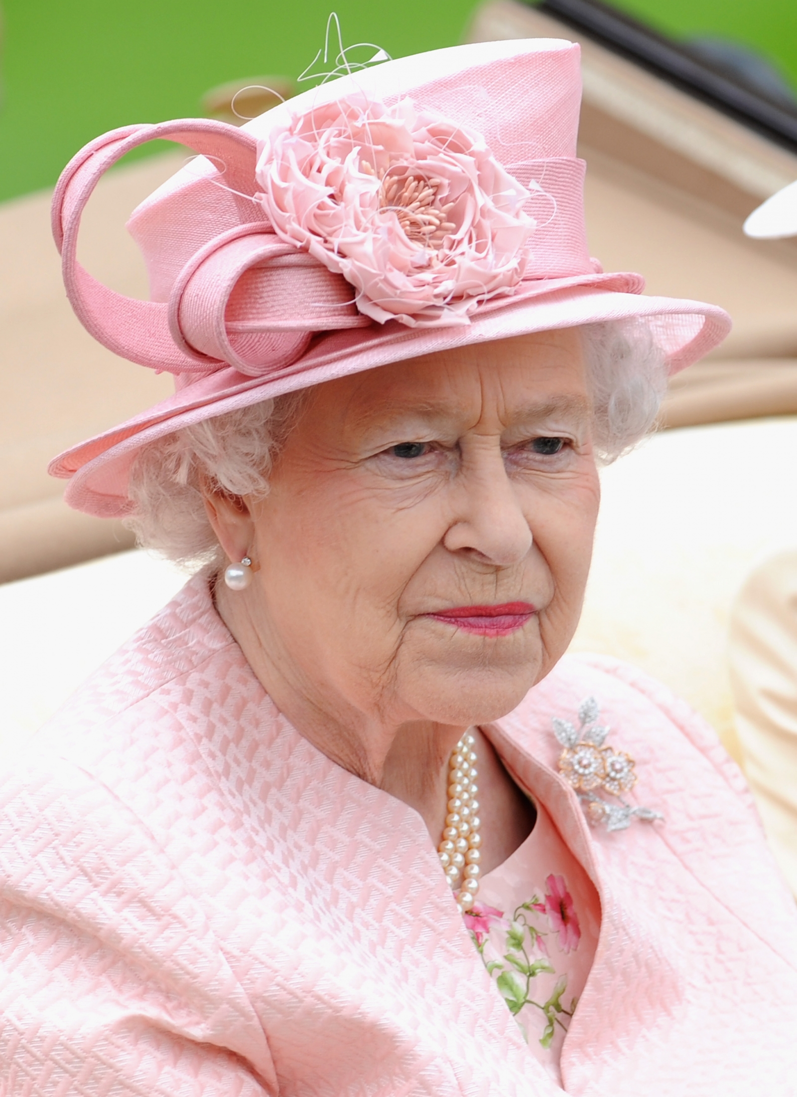 Queen Elizabeth II recycles outfit like Kate Middleton; repeats pink