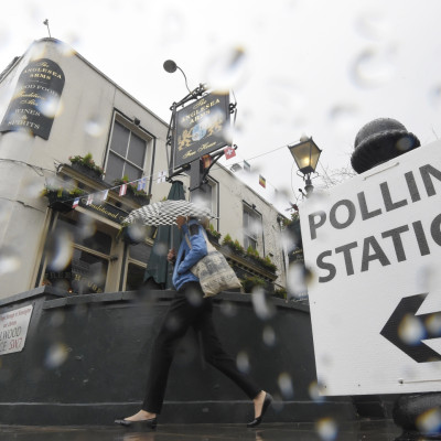 EU referendum polling station rain
