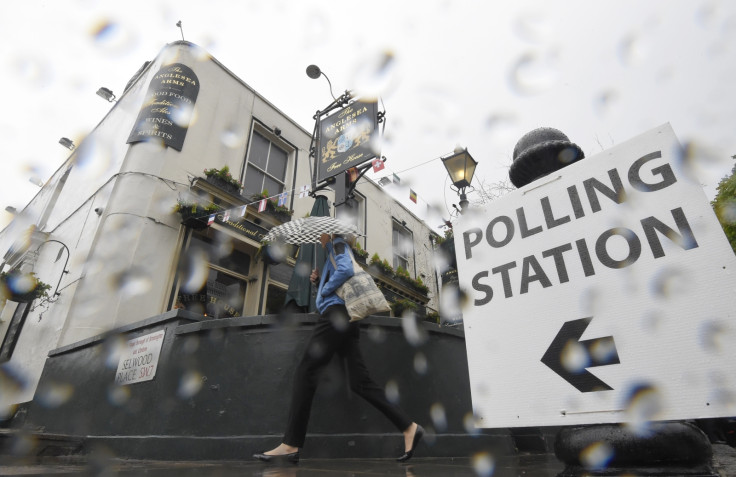 EU referendum polling station rain