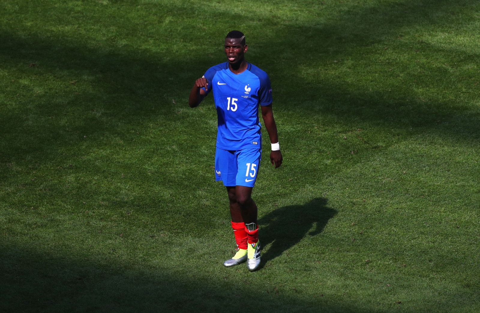 Manchester United to offer Paul Pogba £300,000-a-week to complete £100m transfer
