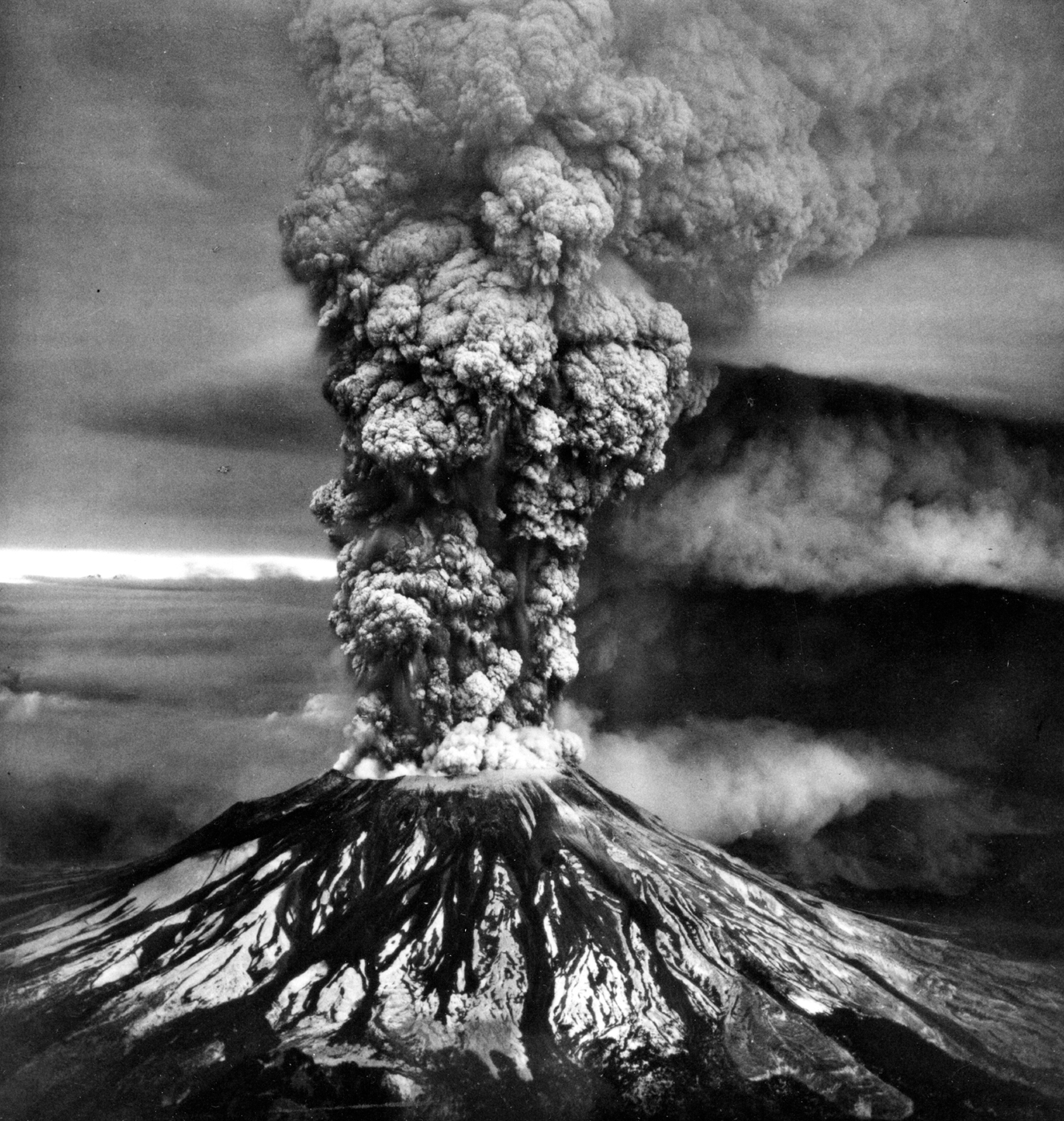 Collection 98+ Pictures pictures of mount st helens eruption in 1980 Sharp