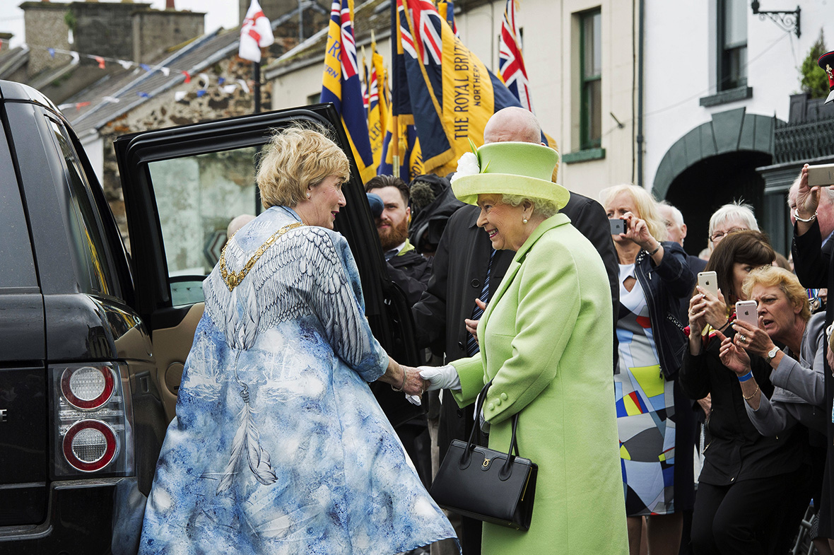 queen elizabeth visits northern ireland
