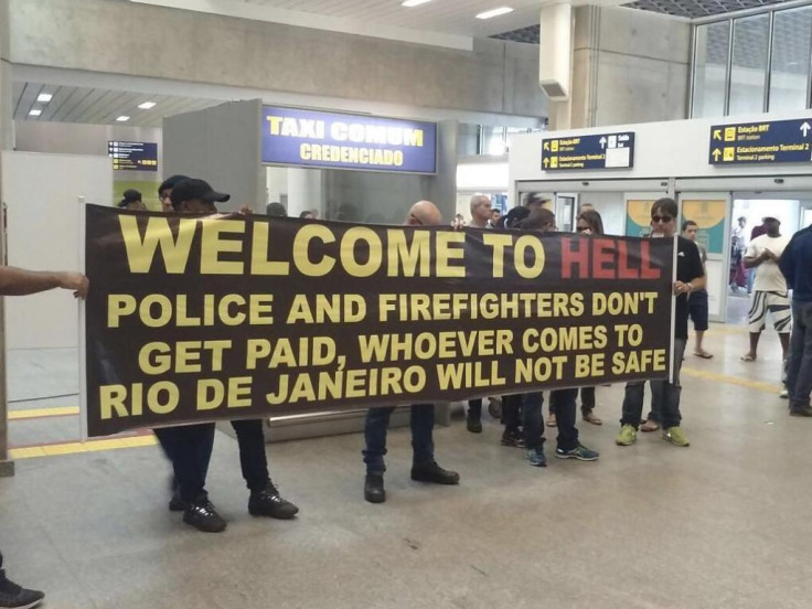 Brazilian police 'Welcome to Hell' sign