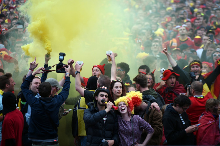 The scene in a fanzone