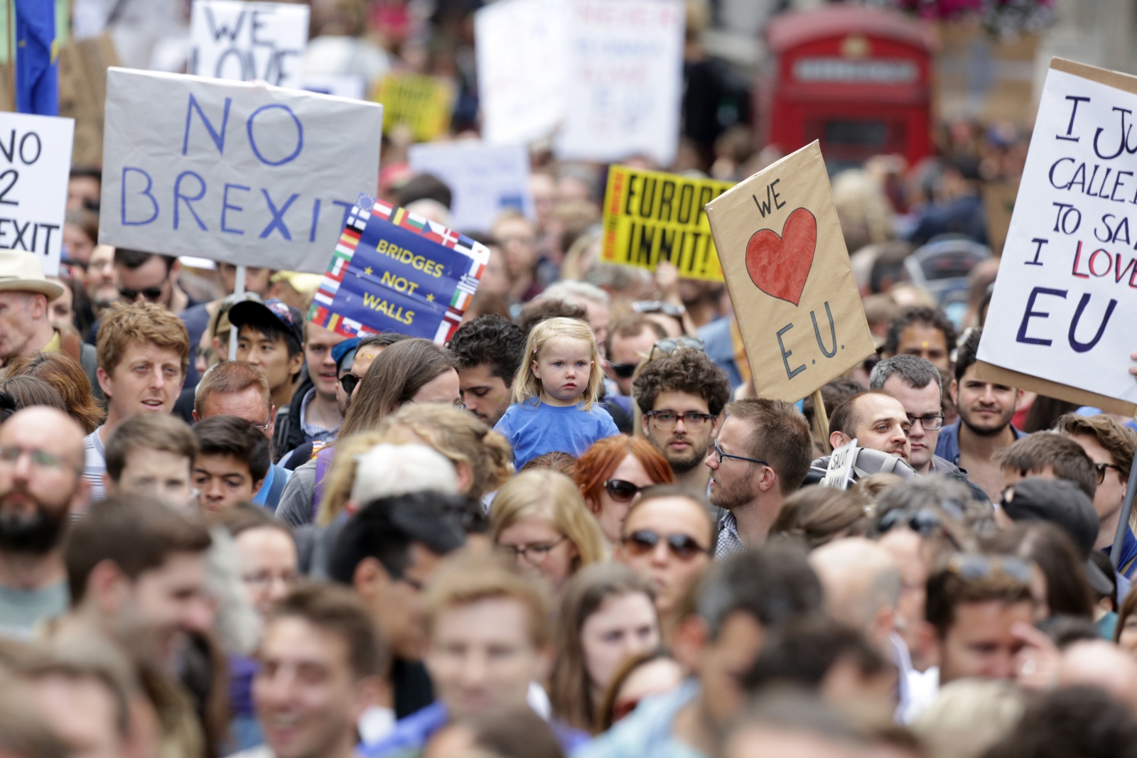 Massive proEU 'March for Europe' protest against Brexit in London
