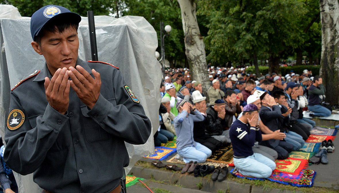 Eid al-Fitr 2016 celebrations in Russia and Turkey, while 