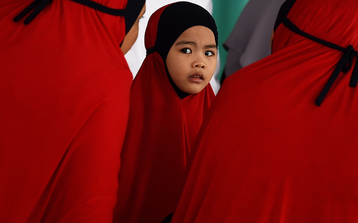 Eid al-Fitr 2016: Photos of Muslims around the world 