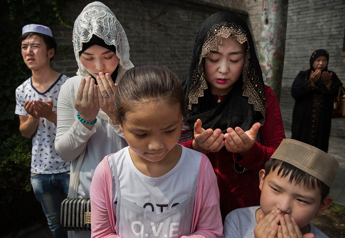 Eid al-Fitr 2016: Photos of Muslims around the world 