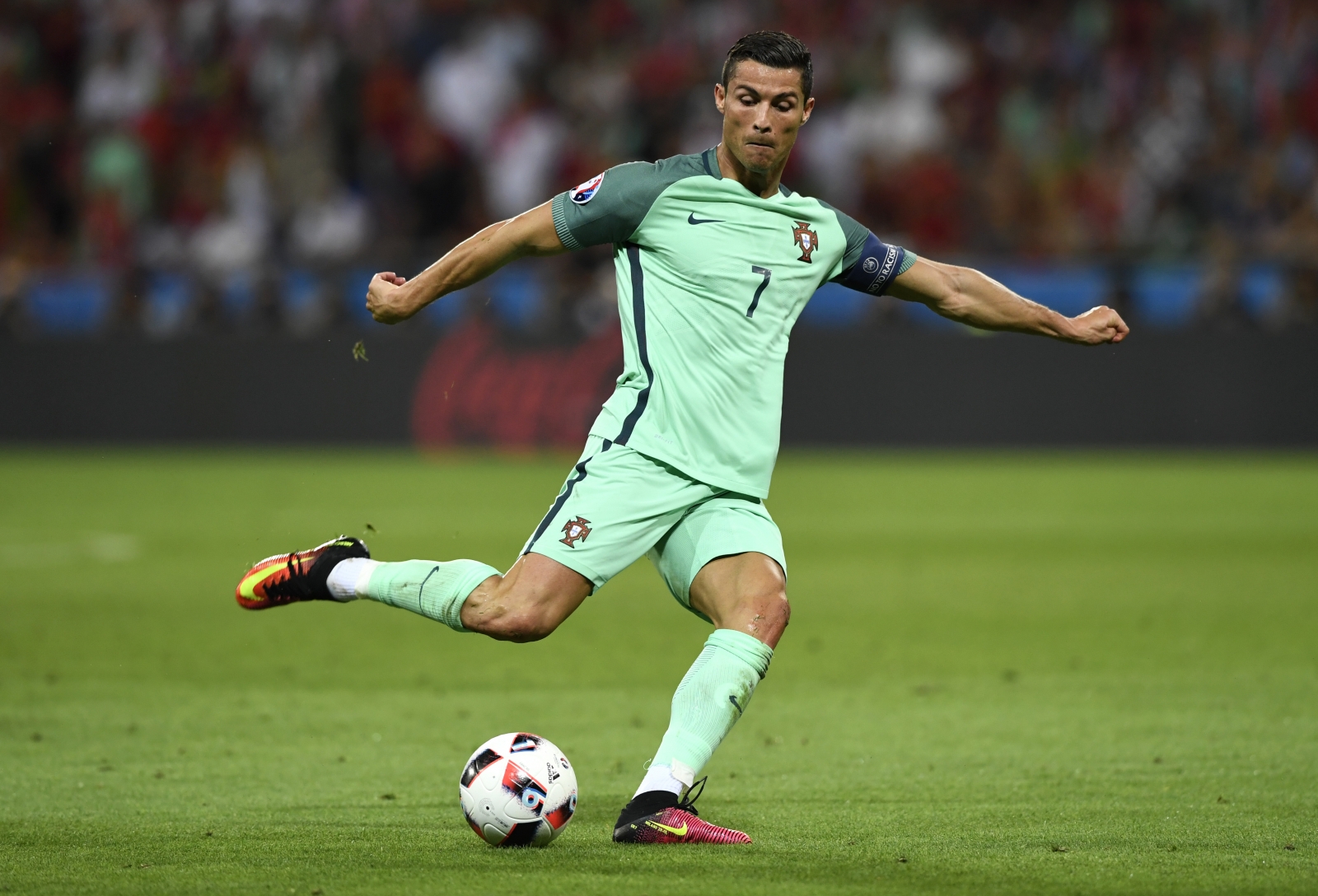 Ronaldo shoots at goal Ronaldo shoots at goal