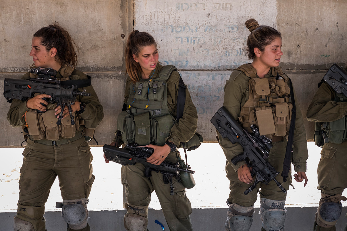Caracal Battalion: Photos of mixed-gender Israeli combat 
